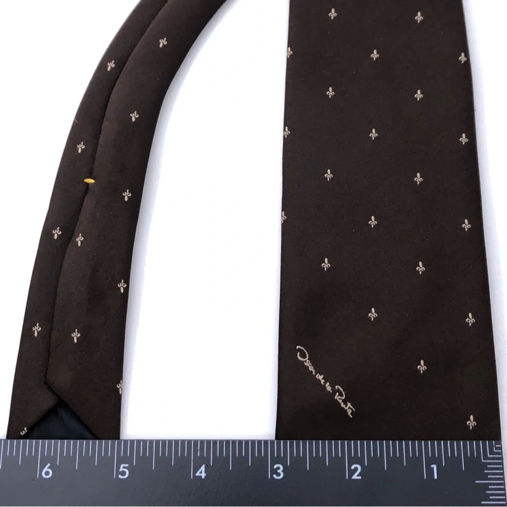 Oscar de la Renta Embroidered Fleur de lis Chocolate Brown Men’s Necktie